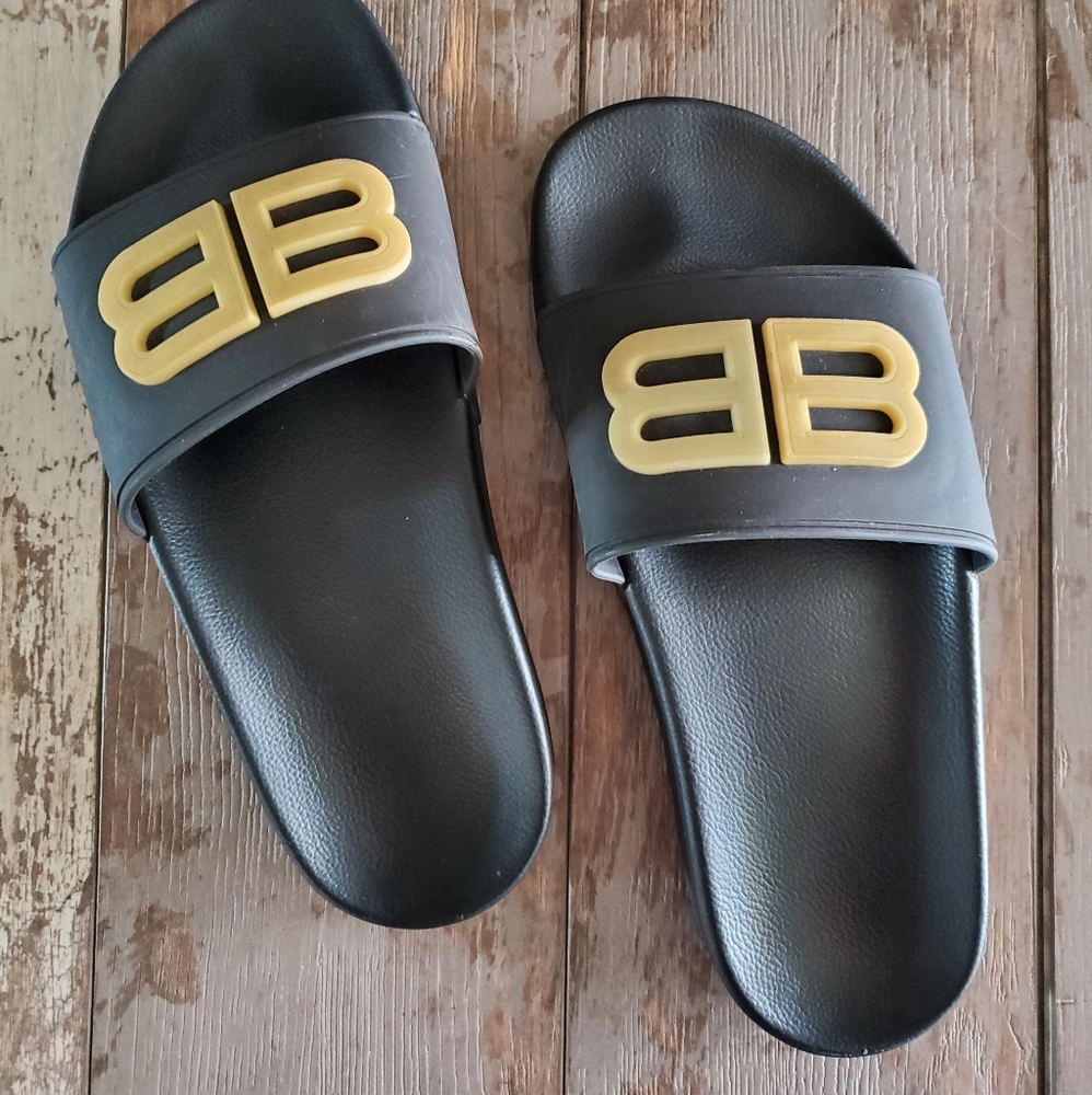 Balenciaga BB Pool Slides